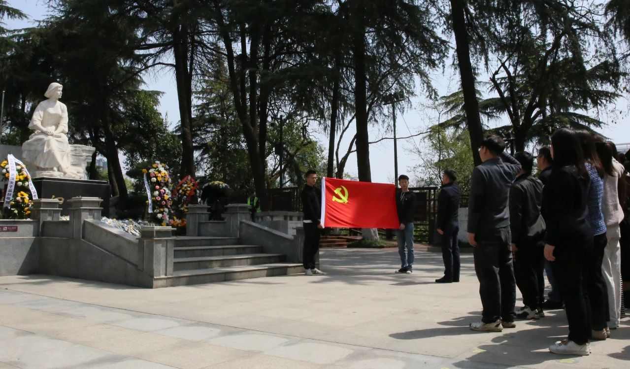 缅怀革命先烈 赓续红色精神丨JNTY江南集团党委组织开展清明祭扫主题活动